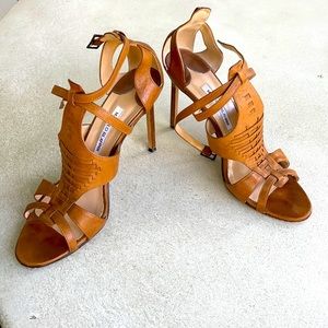 MANOLO BLAHNIK tan 4’ sandals